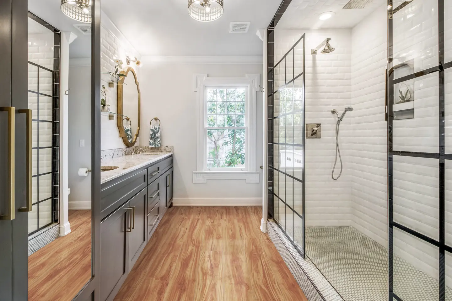 Classic Acacia Detail